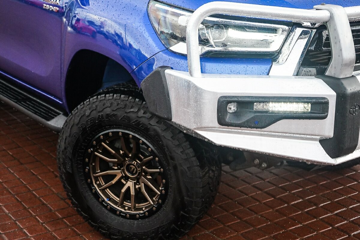 Toyota Hilux image 2