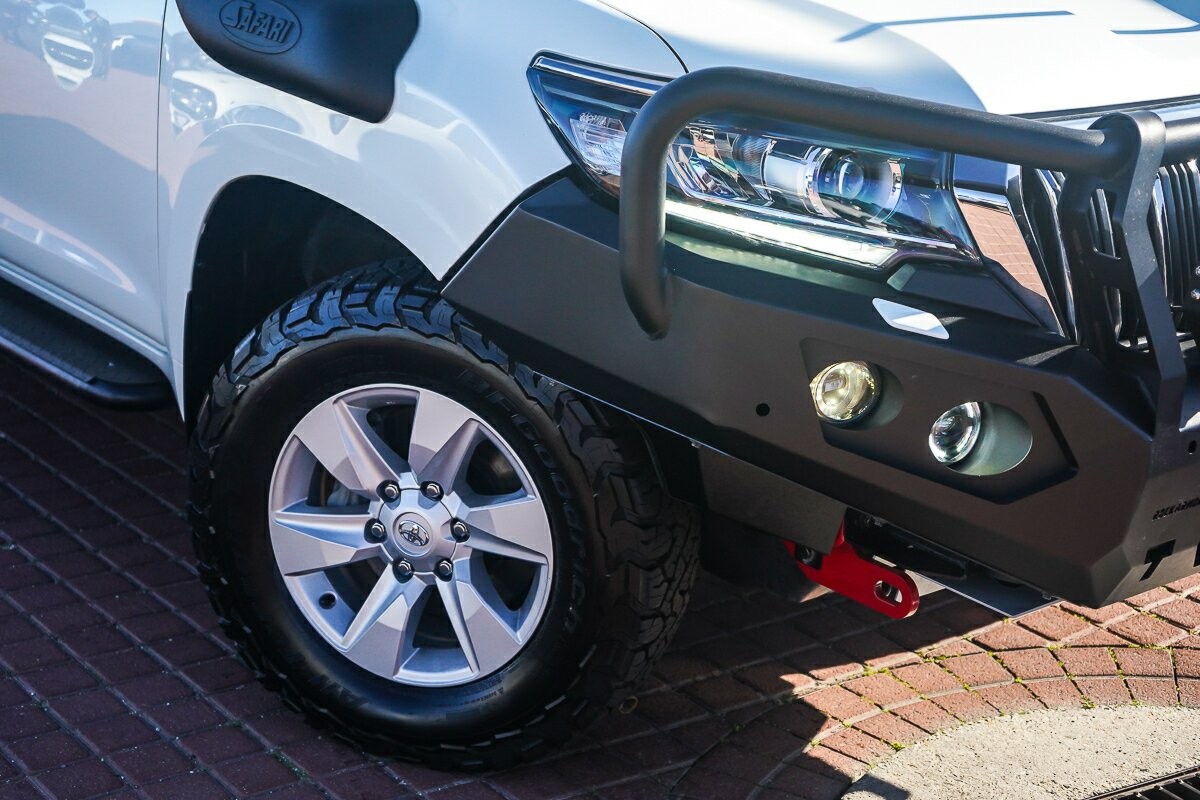 Toyota Landcruiser Prado image 2