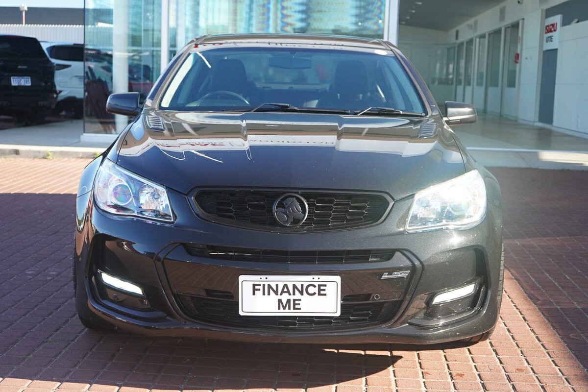 Holden Commodore image 3