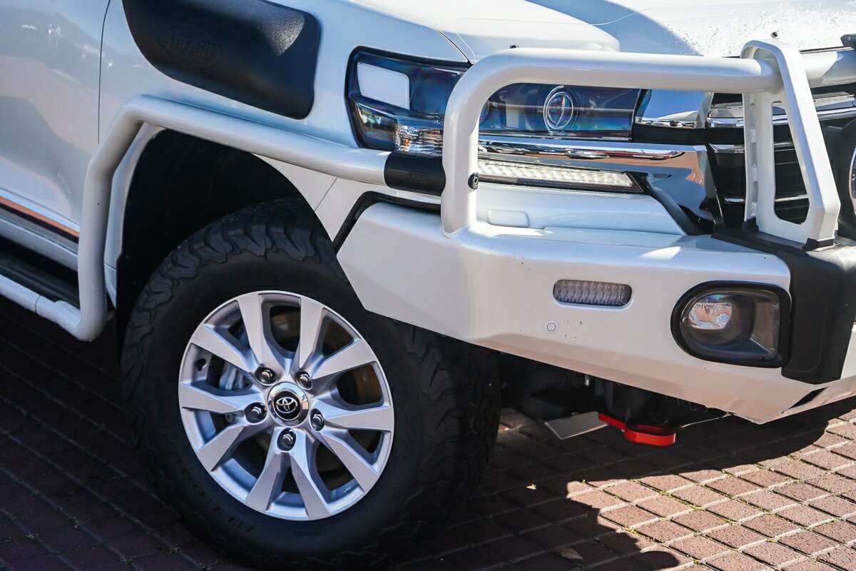 Toyota Landcruiser image 2