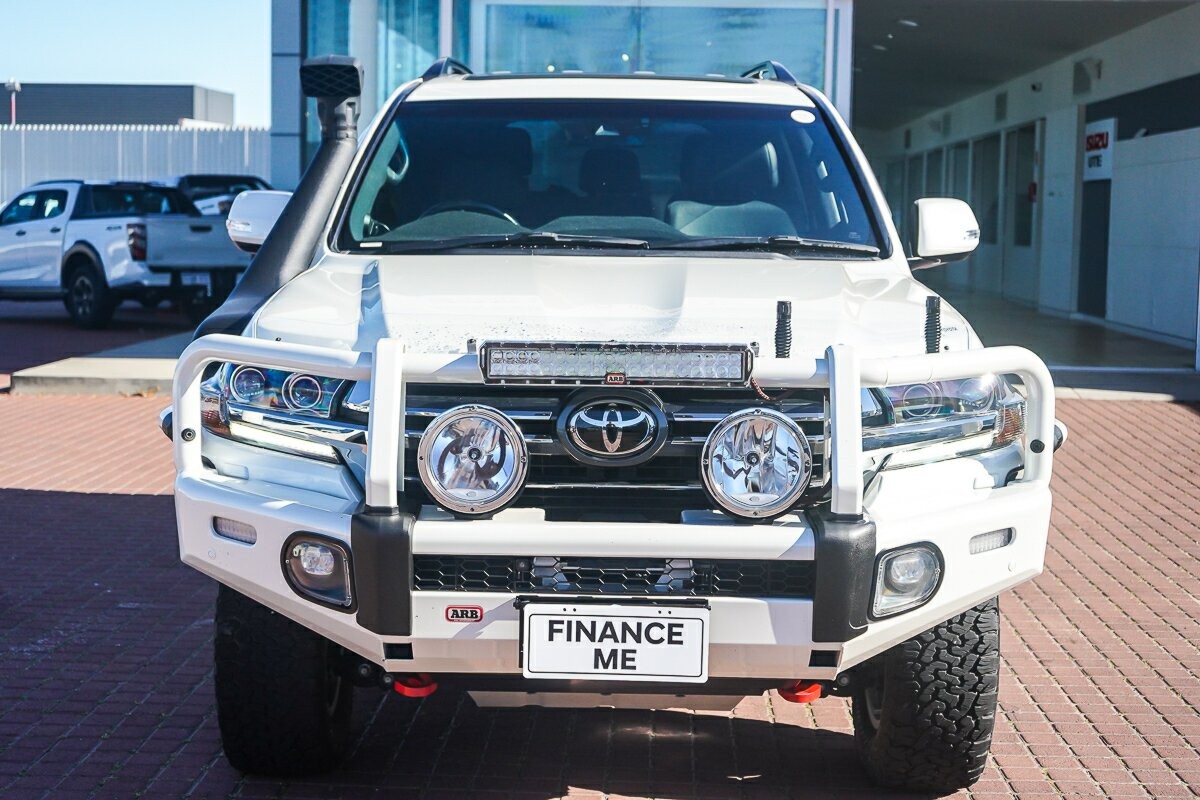 Toyota Landcruiser image 3