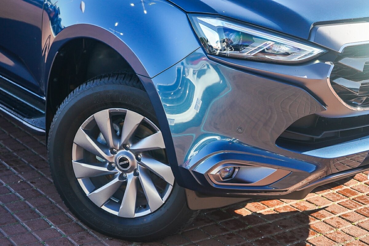 Isuzu Mu-x image 2