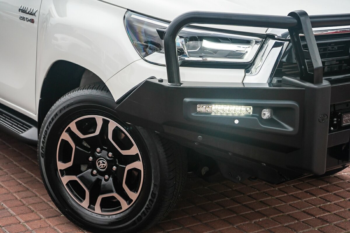 Toyota Hilux image 2