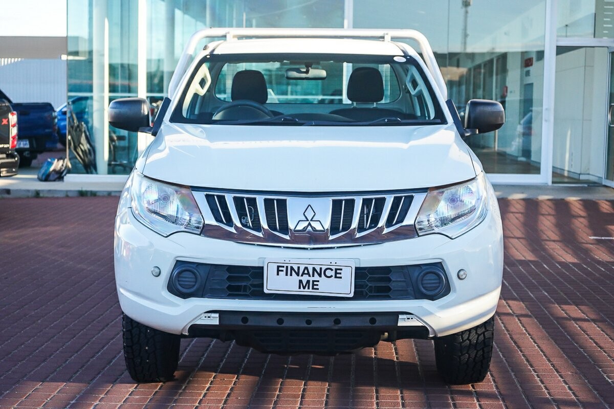 Mitsubishi Triton image 2