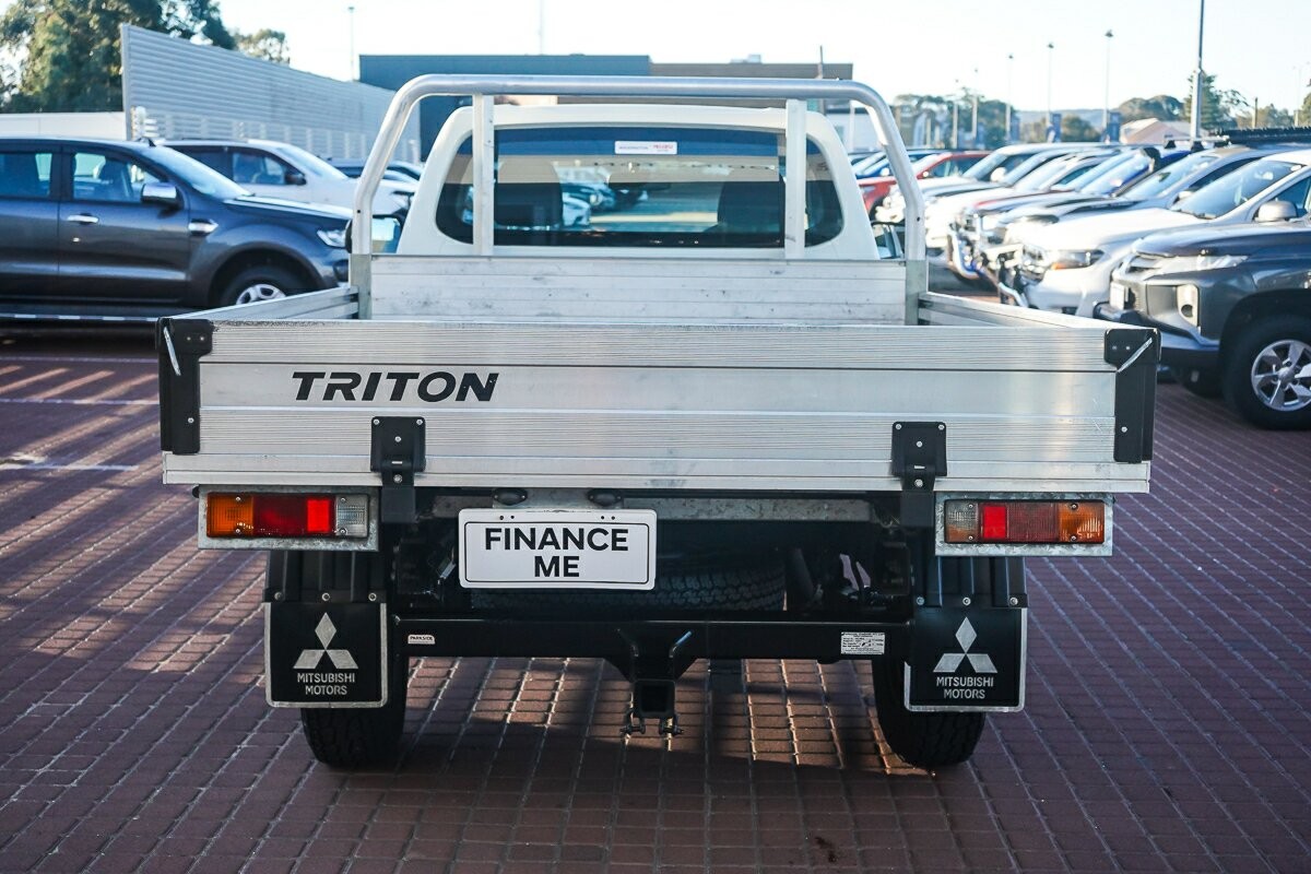 Mitsubishi Triton image 4