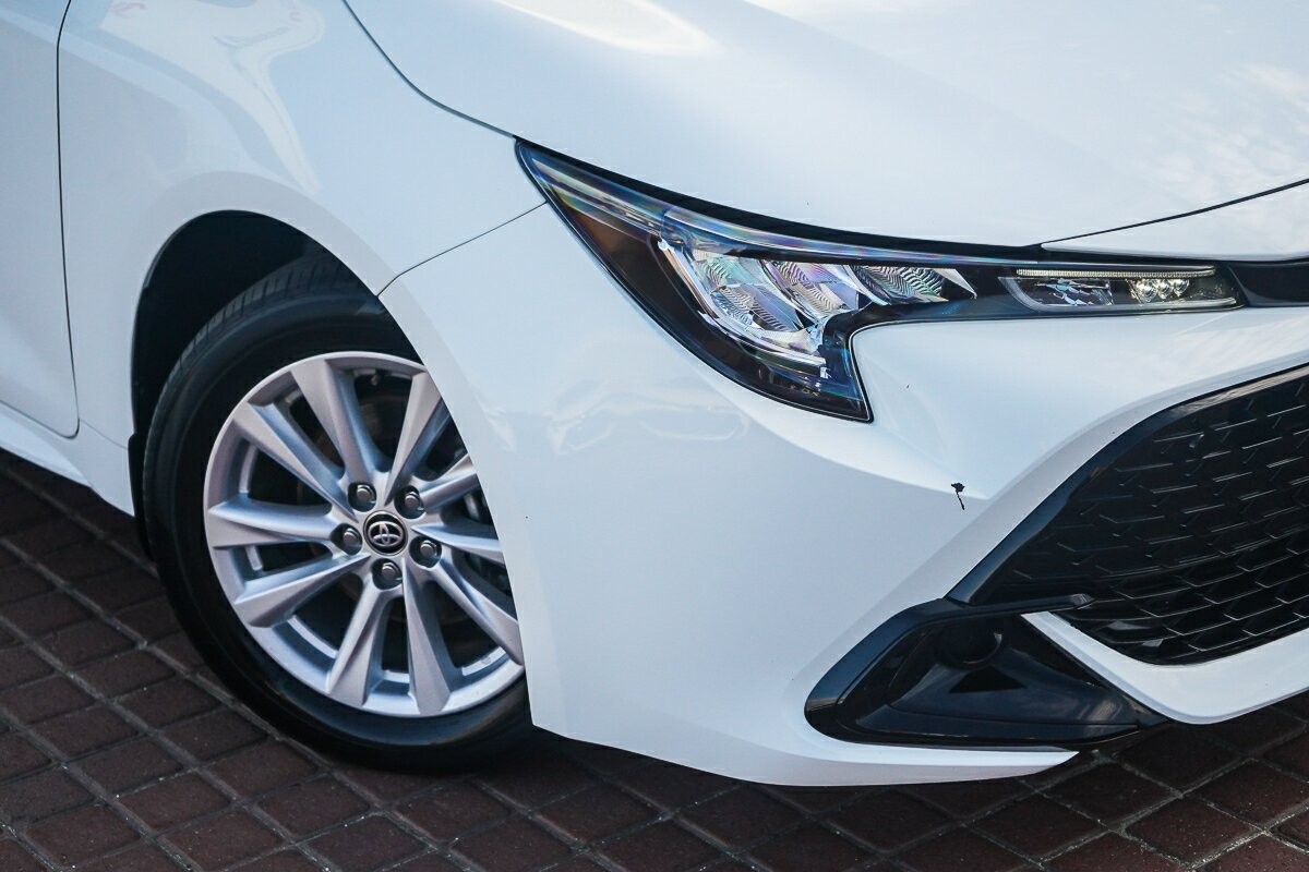 Toyota Corolla image 2