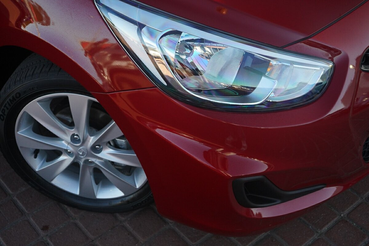 Hyundai Accent image 2