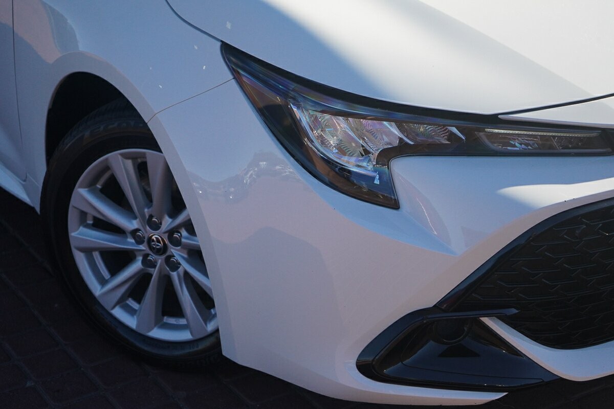 Toyota Corolla image 2