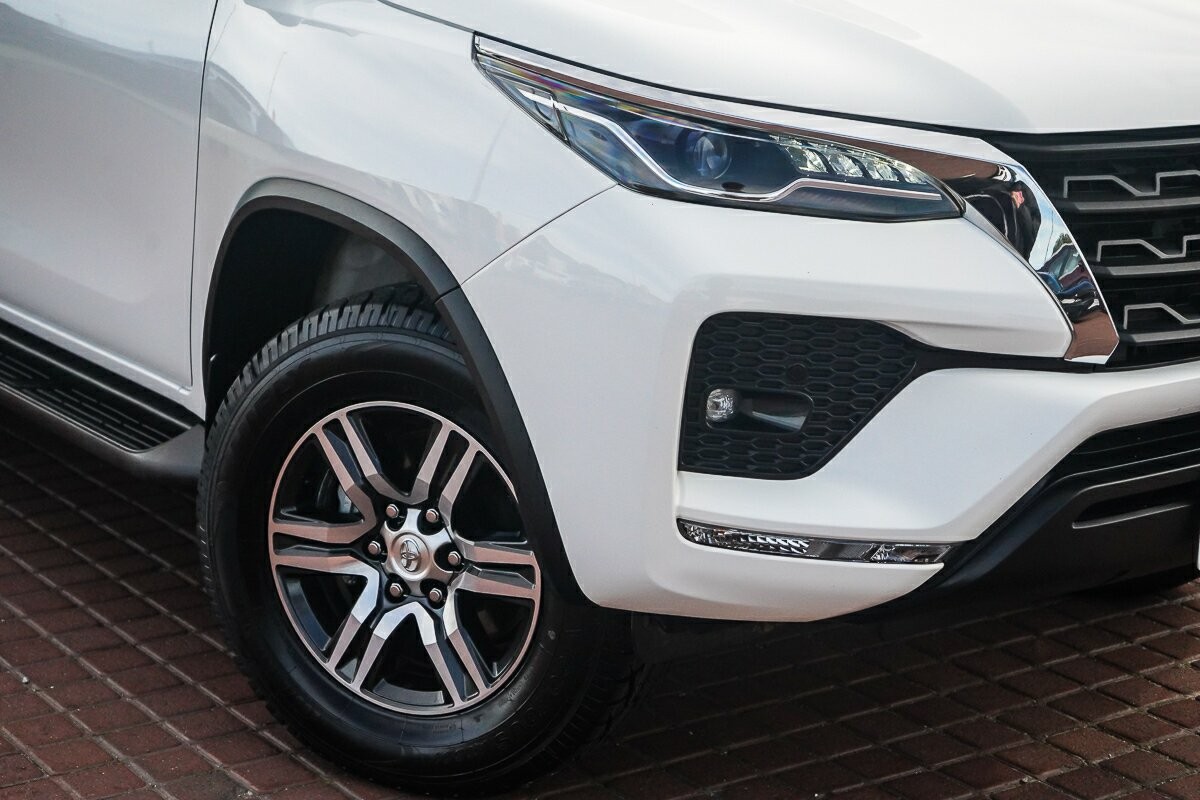 Toyota Fortuner image 2