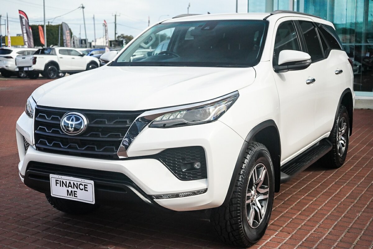 Toyota Fortuner image 4