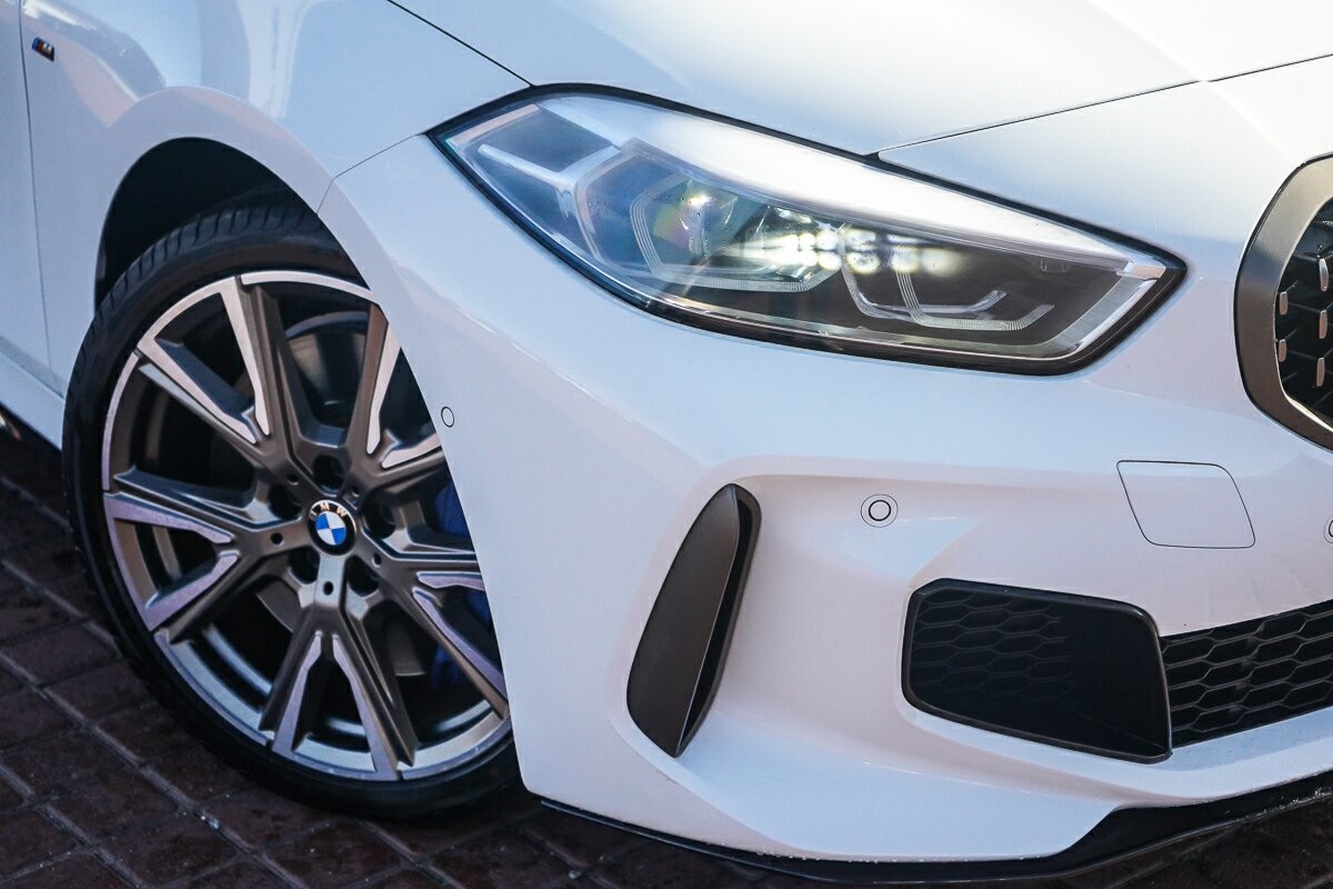 BMW 1 Series image 2