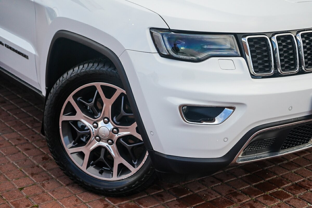 Jeep Grand Cherokee image 2
