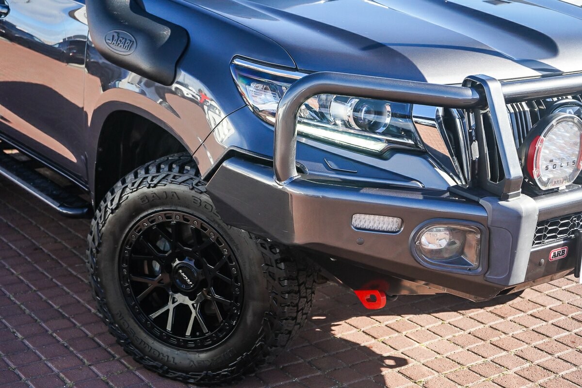 Toyota Landcruiser Prado image 2