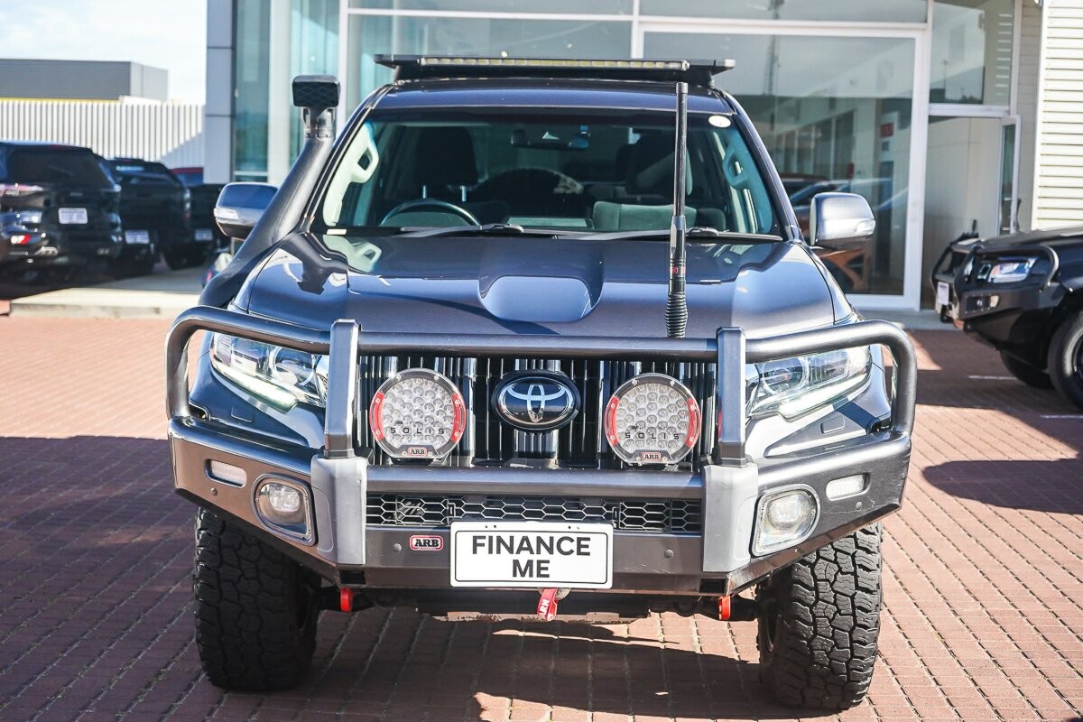Toyota Landcruiser Prado image 3