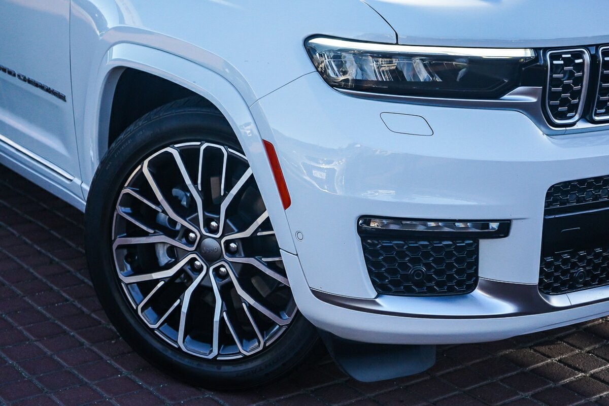 Jeep Grand Cherokee image 2