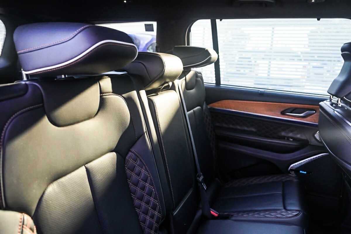 Jeep Grand Cherokee image 4