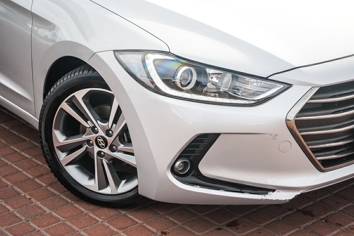 Hyundai Elantra image 2