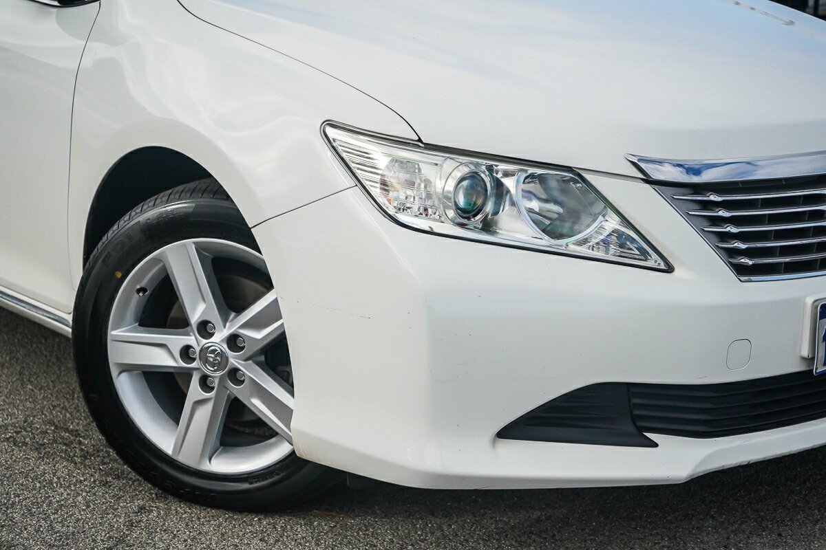 Toyota Aurion image 2