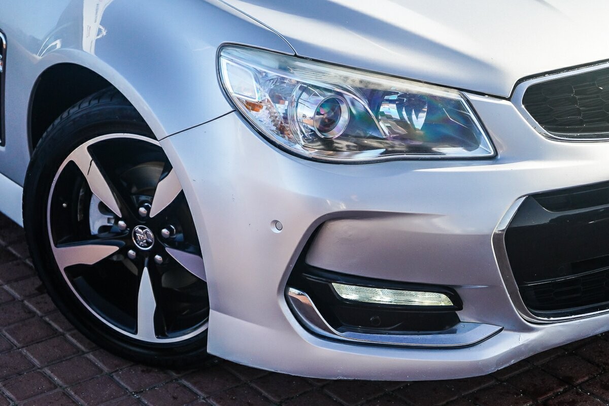 Holden Commodore image 2