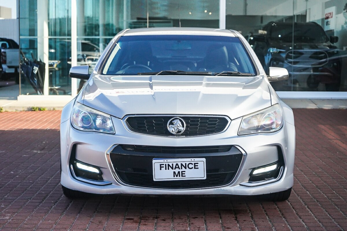 Holden Commodore image 3