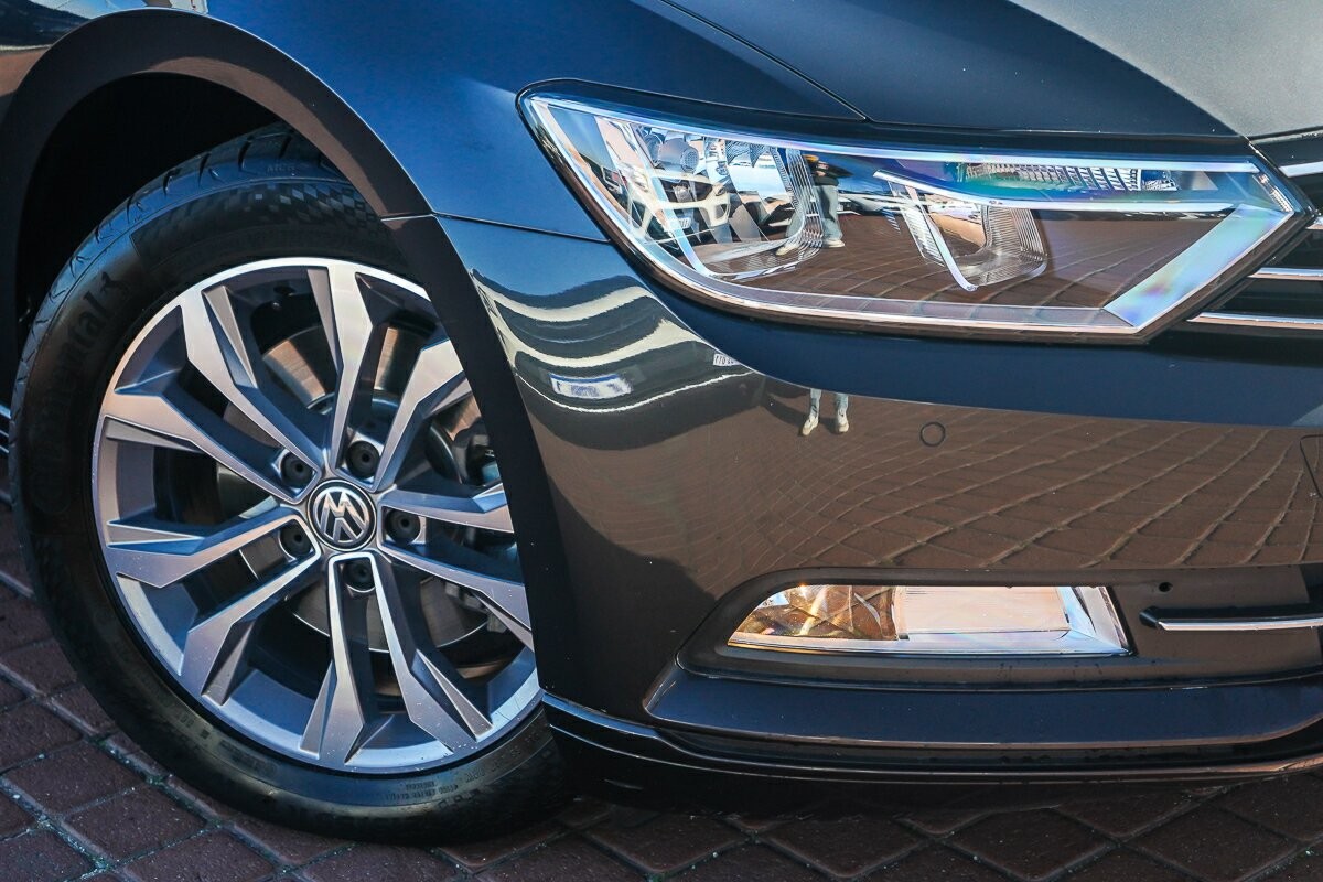 Volkswagen Passat image 2