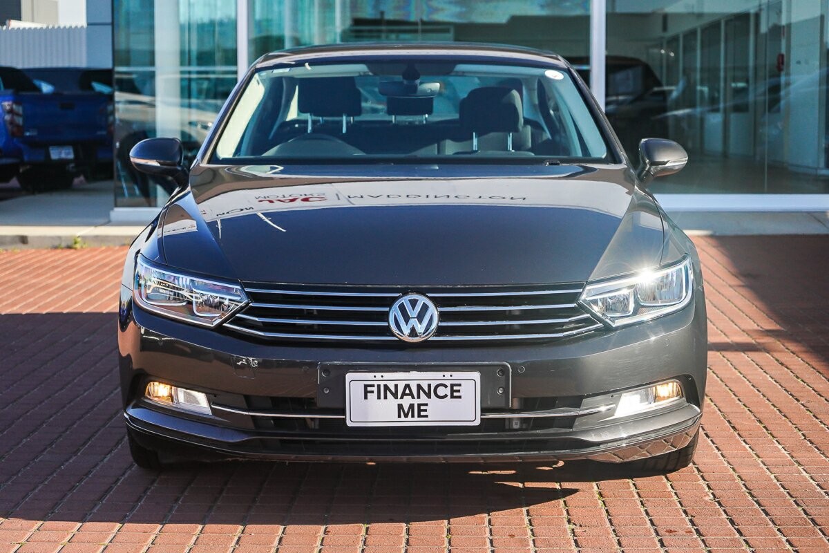 Volkswagen Passat image 3