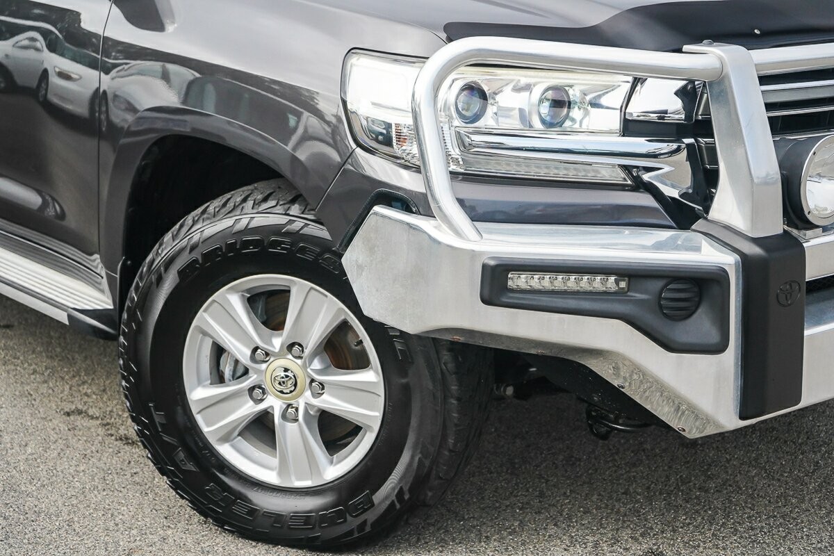 Toyota Landcruiser image 2
