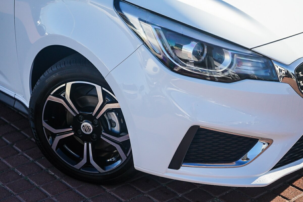 MG Mg3 image 2