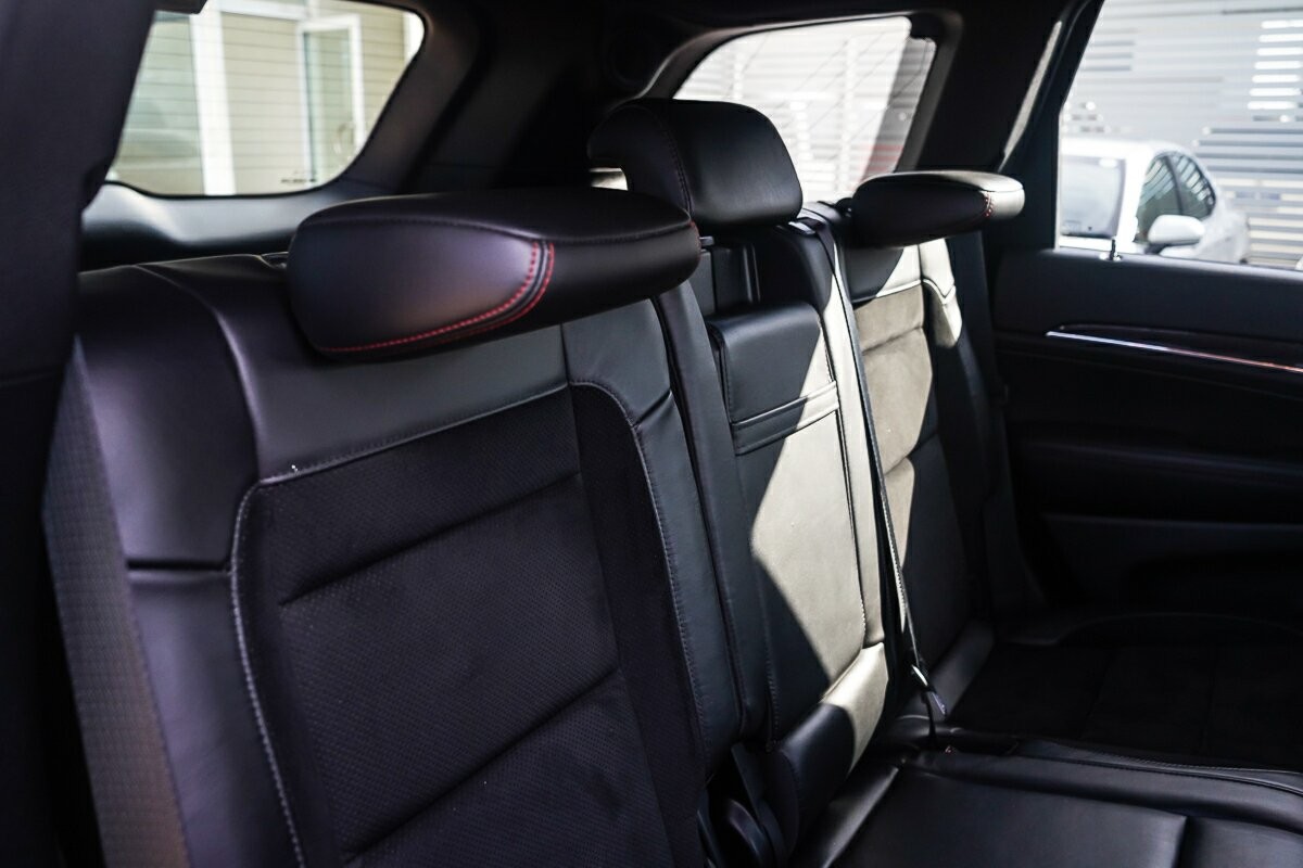 Jeep Grand Cherokee image 2