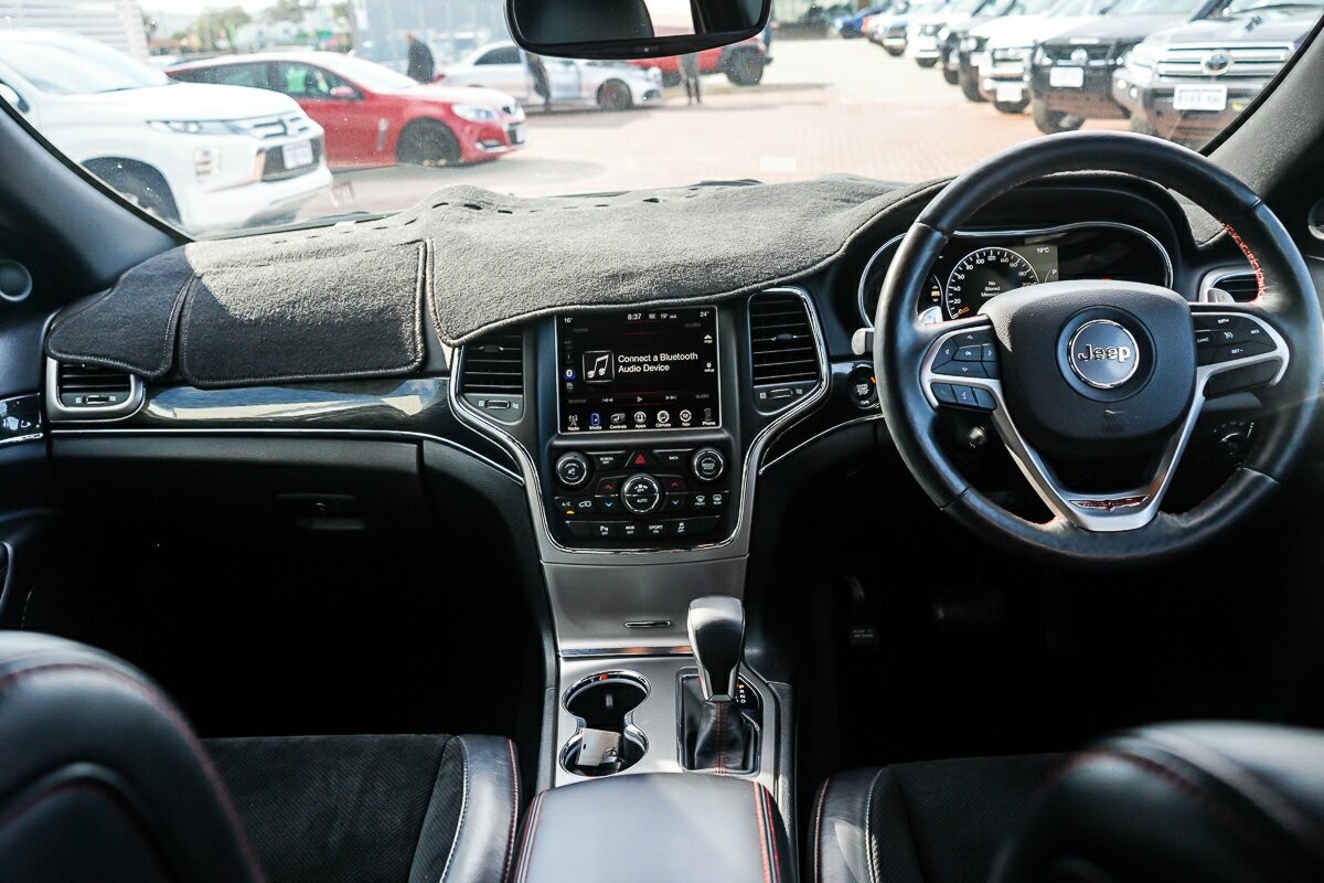 Jeep Grand Cherokee image 3