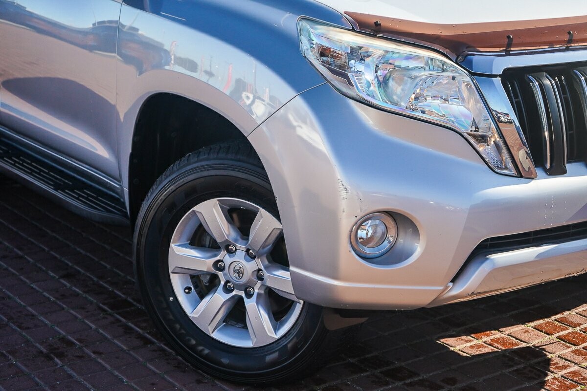 Toyota Landcruiser Prado image 2