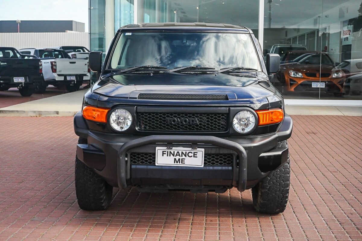 Toyota Fj Cruiser image 3
