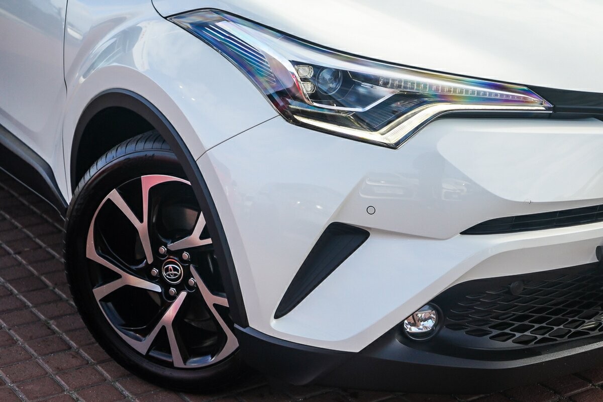 Toyota C-hr image 2