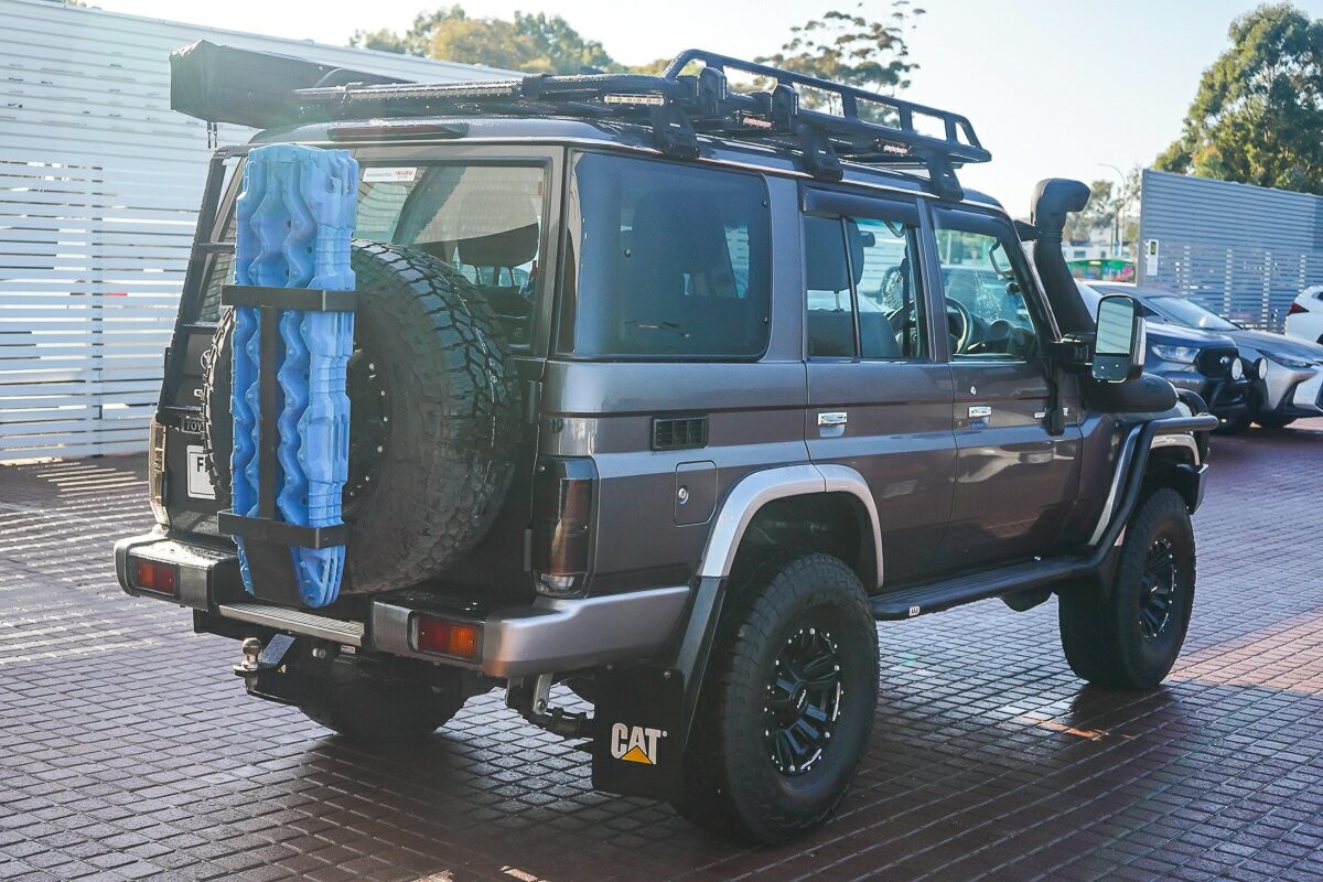 Toyota Landcruiser image 1