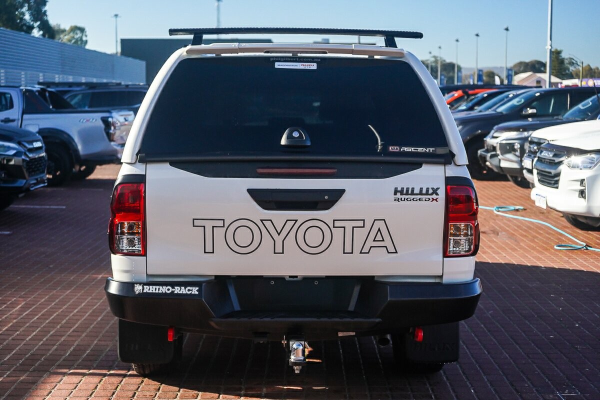 Toyota Hilux image 4