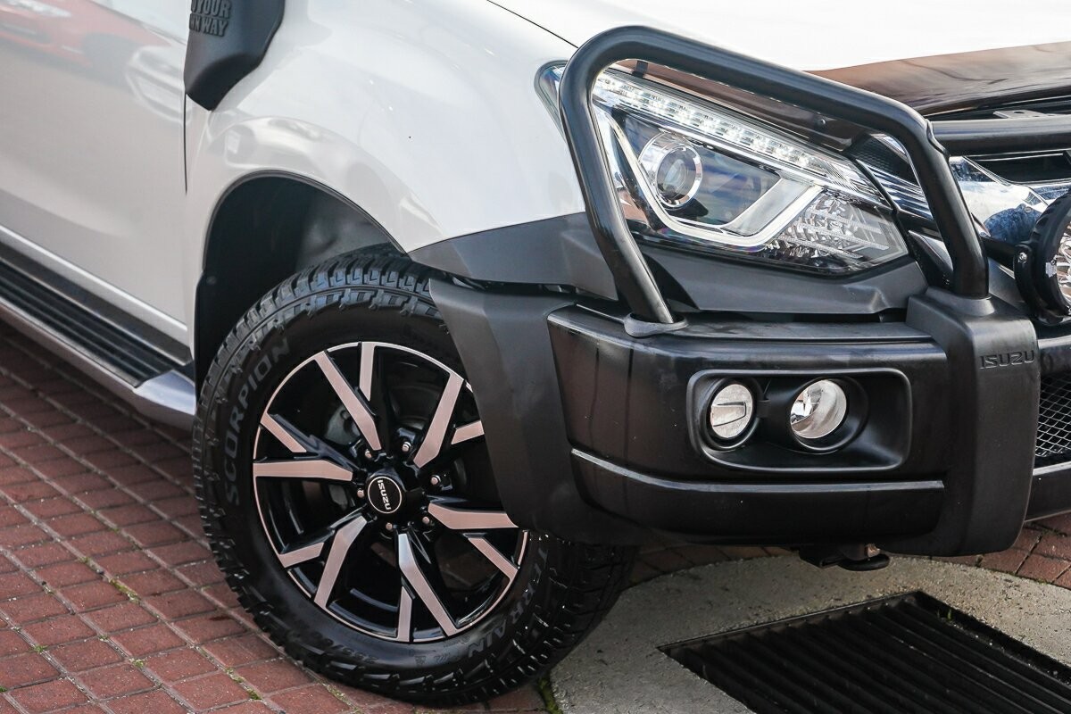 Isuzu Mu-x image 2