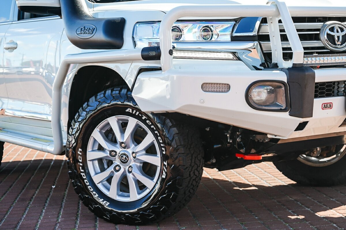 Toyota Landcruiser image 2