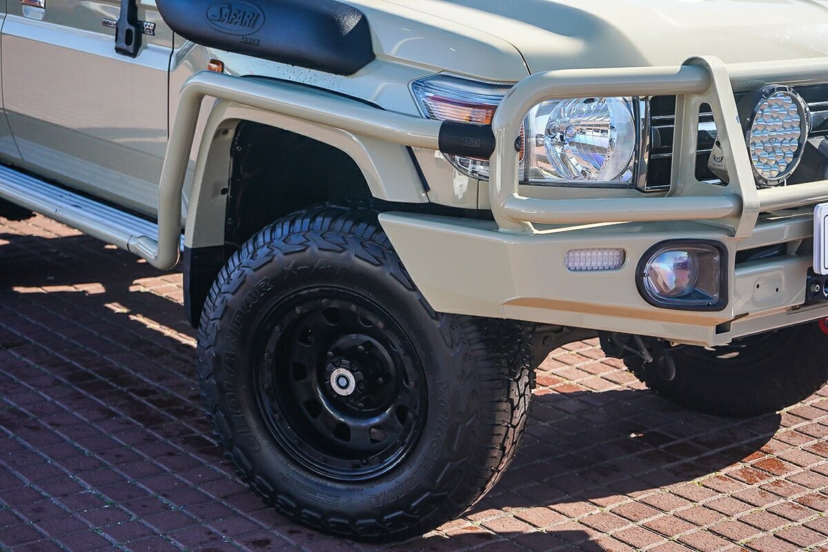Toyota Landcruiser image 2