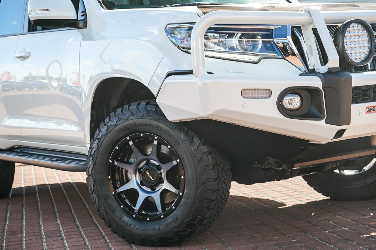 Toyota Landcruiser Prado image 2
