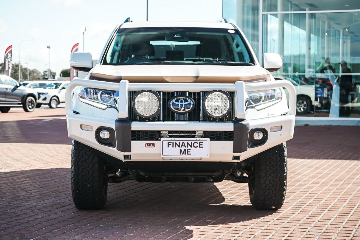 Toyota Landcruiser Prado image 3