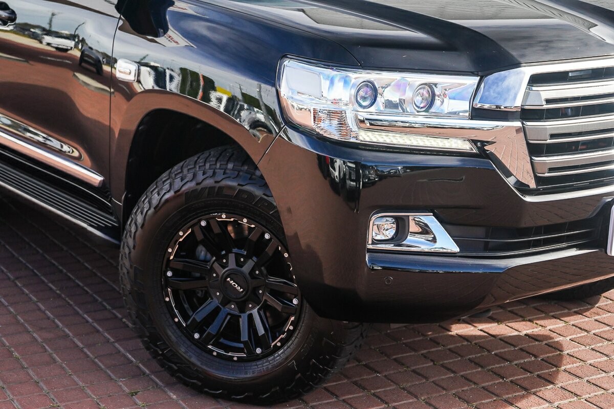 Toyota Landcruiser image 2
