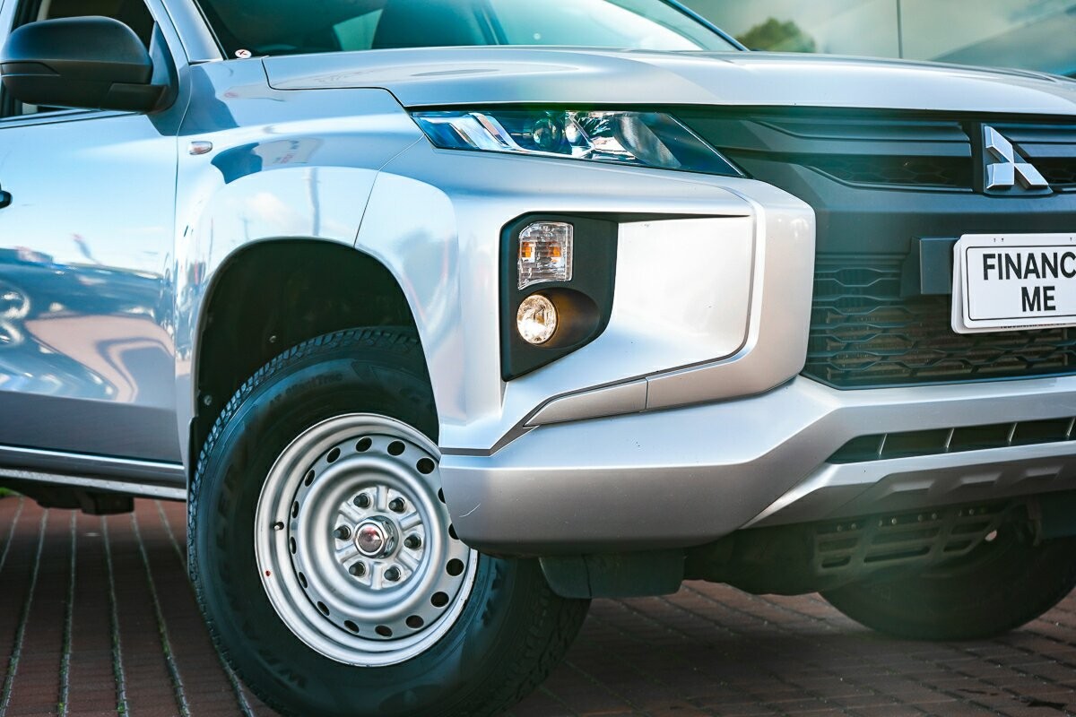 Mitsubishi Triton image 2