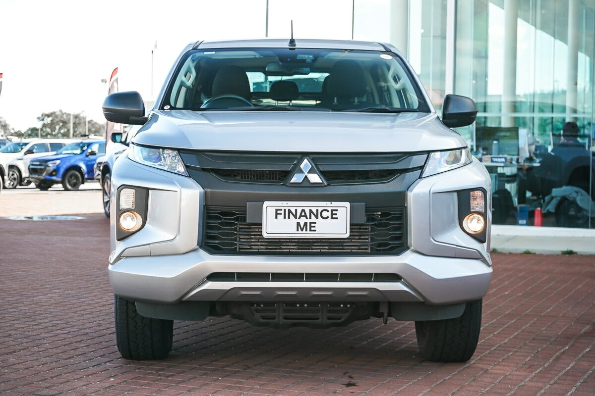 Mitsubishi Triton image 3