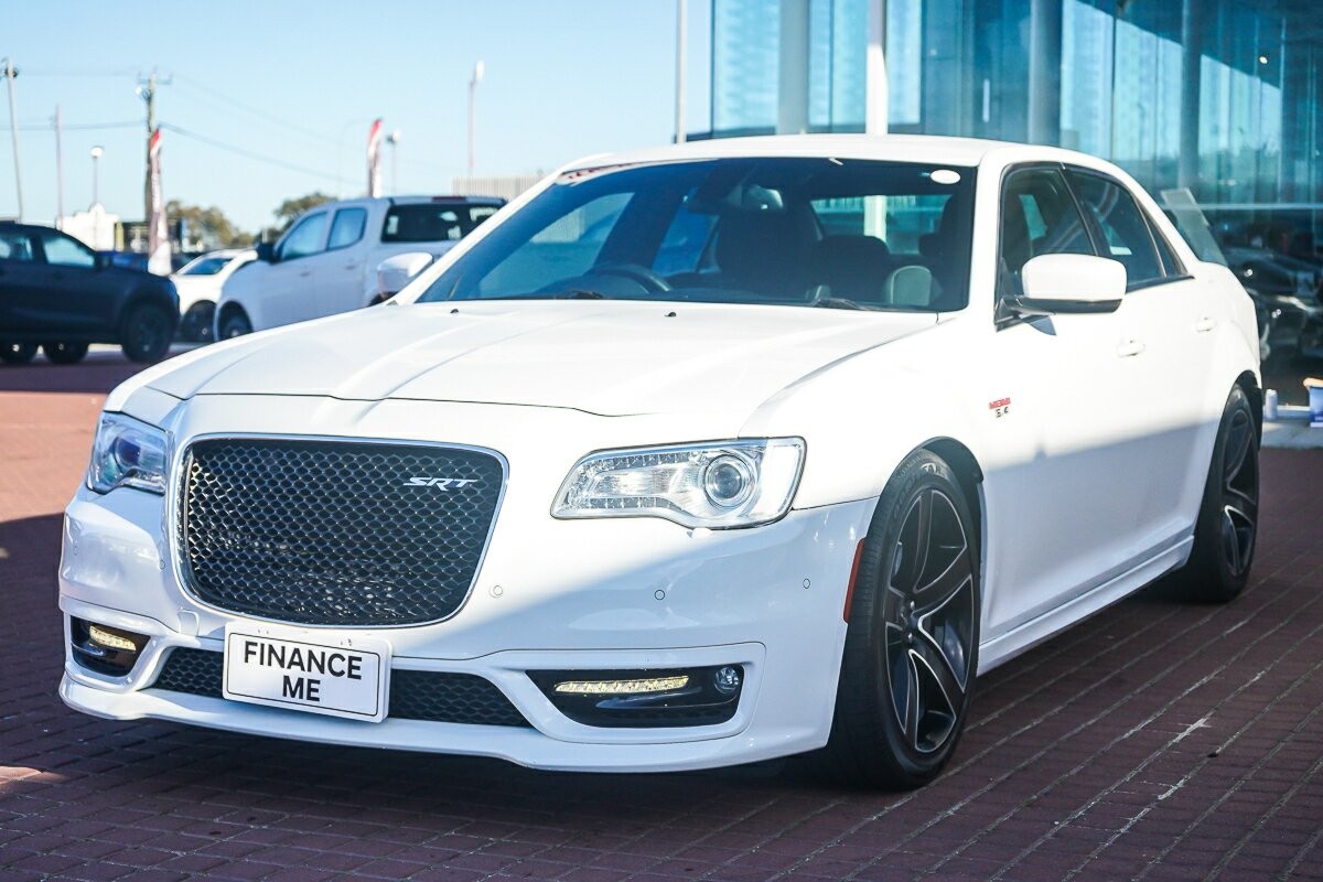Chrysler 300 image 4