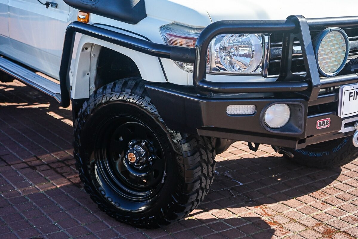 Toyota Landcruiser image 2