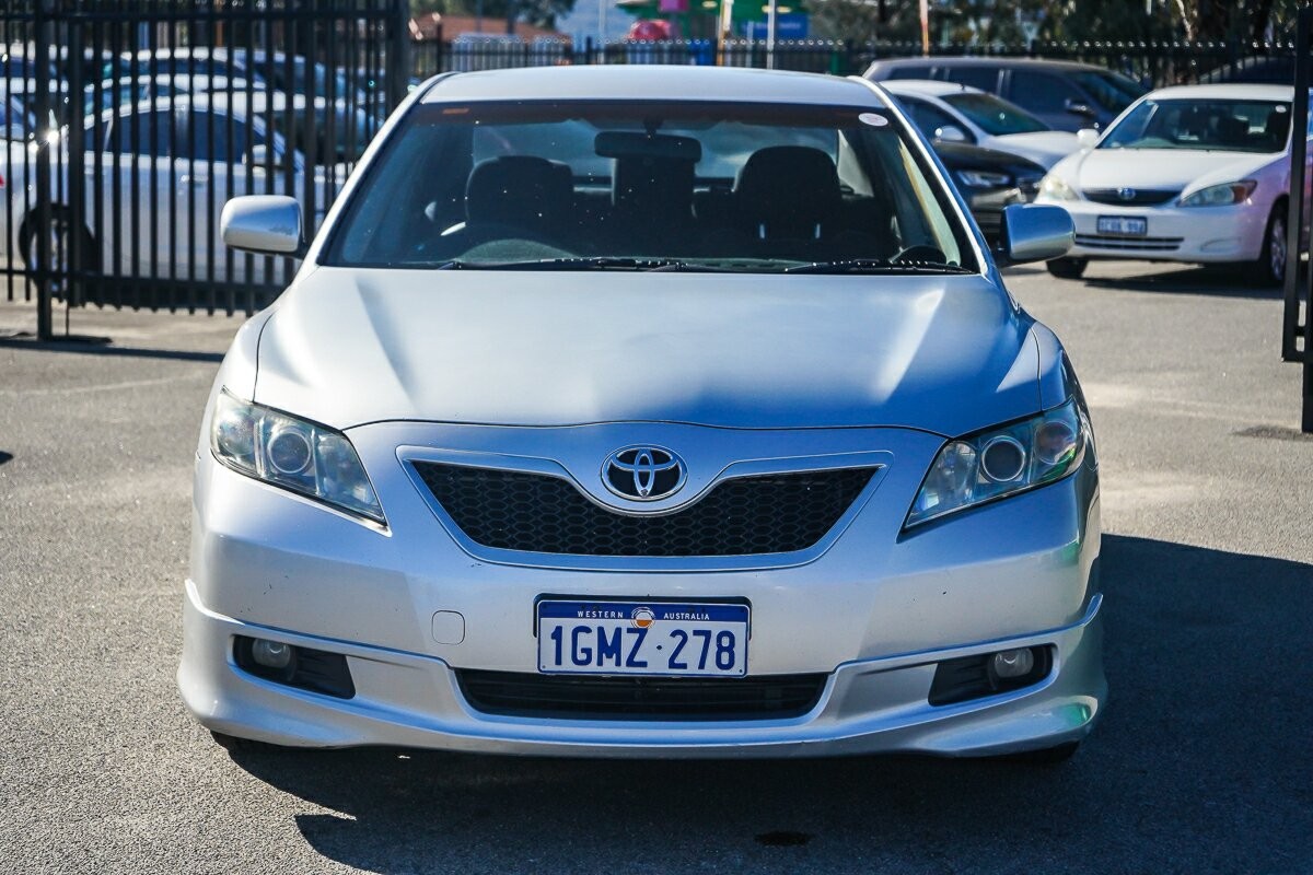 Toyota Camry image 3