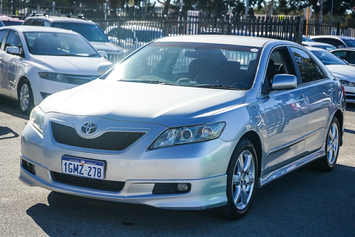 Toyota Camry image 4
