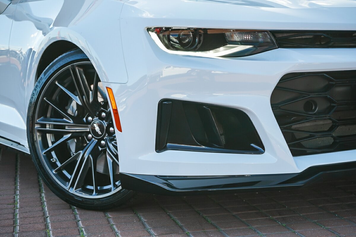 Chevrolet Camaro image 2