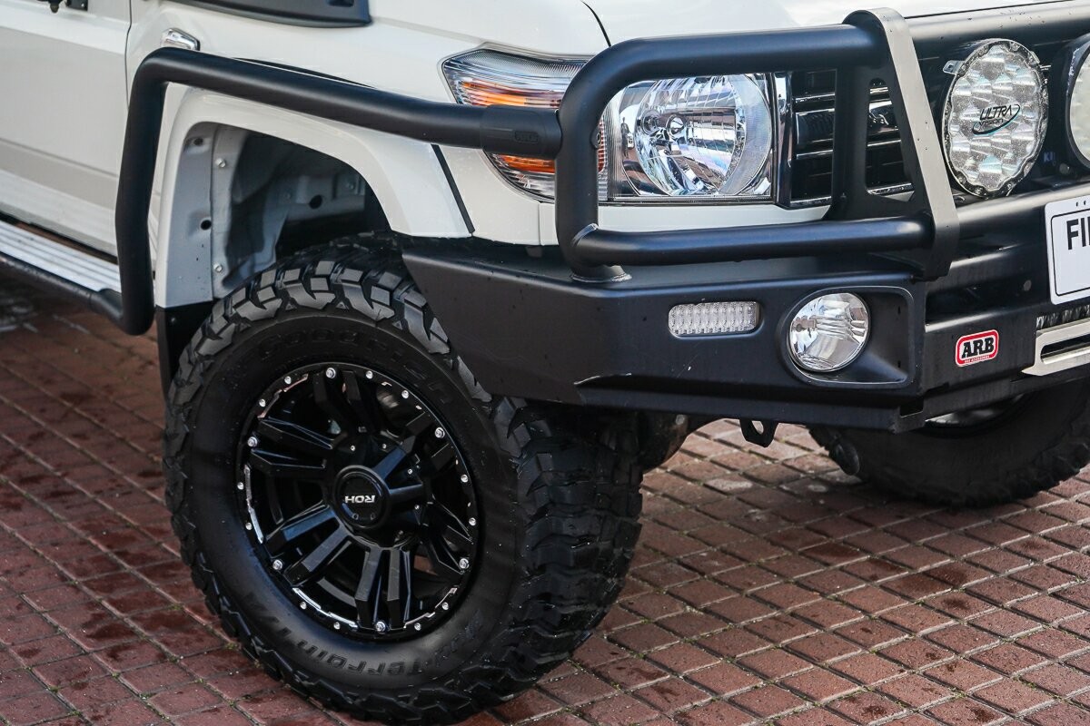Toyota Landcruiser image 2