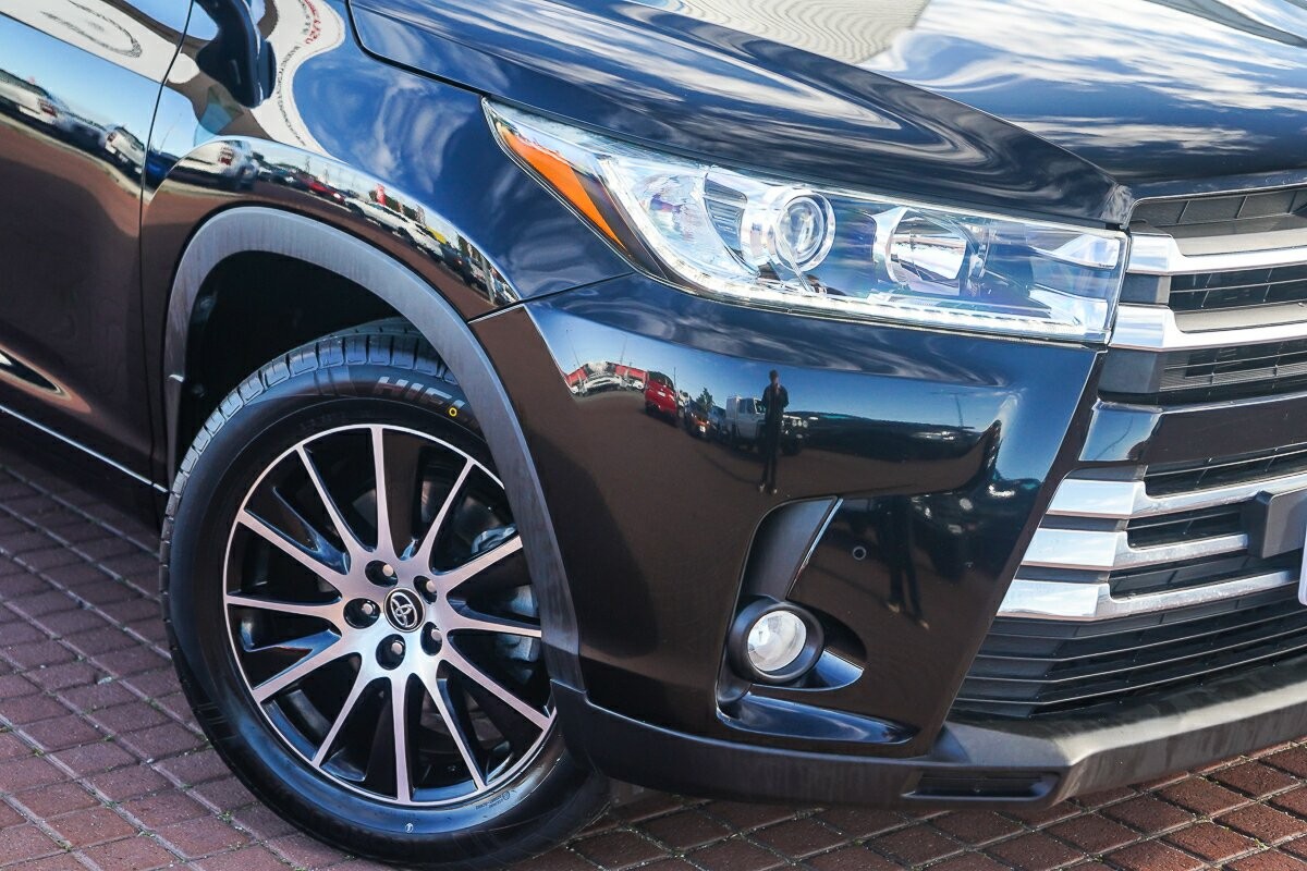 Toyota Kluger image 2